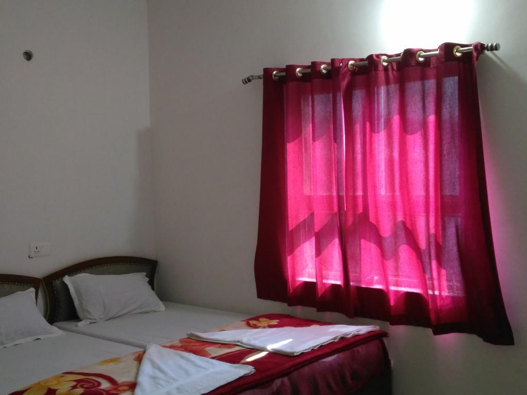 ราม เกสเฮาส์ Hotel พุทธคยา ภายนอก รูปภาพ