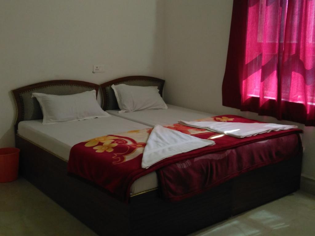 ราม เกสเฮาส์ Hotel พุทธคยา ภายนอก รูปภาพ