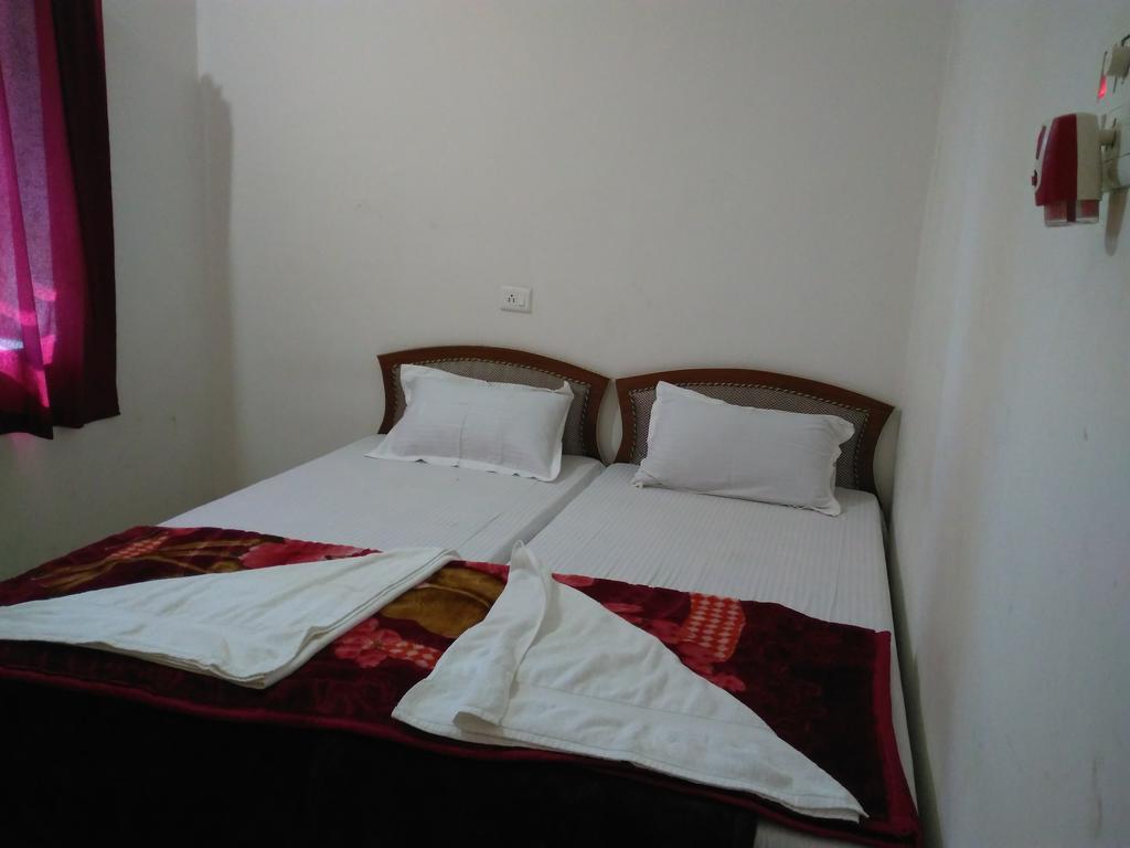 ราม เกสเฮาส์ Hotel พุทธคยา ภายนอก รูปภาพ