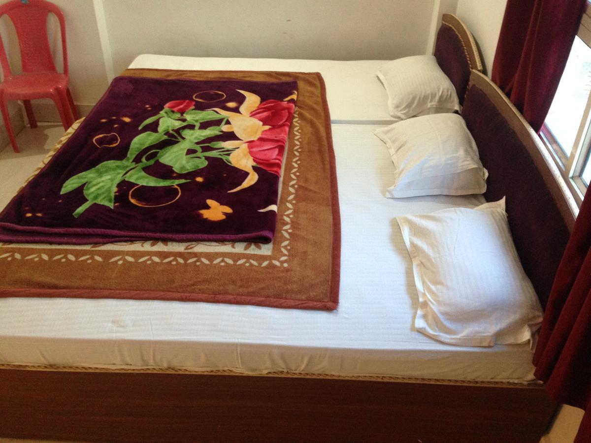 ราม เกสเฮาส์ Hotel พุทธคยา ภายนอก รูปภาพ